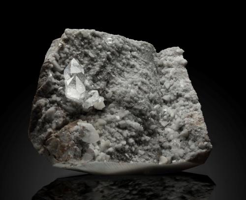 Quartz<br />Val Pulita Quarry, Valpulita, Carrara, Apuan Alps, Massa-Carrara Province, Tuscany, Italy<br />20 x 20 x 20 cm / main crystal: 4.2 cm<br /> (Author: MIM Museum)