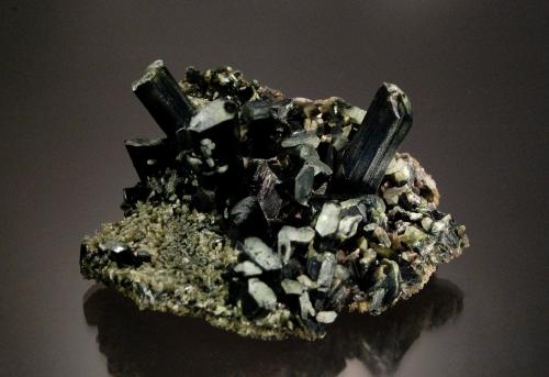 Gypsum<br />Polkowice-Sieroszowice mining area, Sieroszowice, Gmina Radwanice, Polkowice, Lower Silesian Voivodeship, Poland<br />7.3 x 6.4 x 3.7 cm<br /> (Author: Michael Shaw)