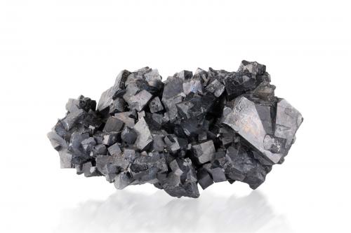 Thorianite<br />Distrito Betroka, Región Anosy, Madagascar<br />8 x 5.5 x 4 cm / main crystal: 2.6 cm<br /> (Author: MIM Museum)