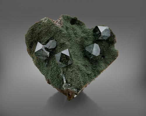 Fluorapophyllite-(K)<br />Savada, Dharangaon, Jalgaon District, Maharashtra, India<br />9 x 5 x 9 cm / main crystal: 2.3 cm<br /> (Author: MIM Museum)