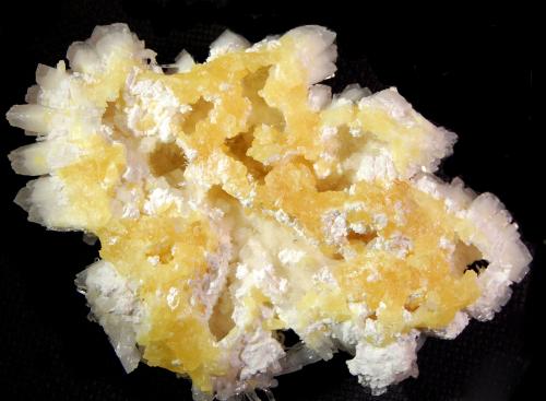 Celestine on Sulfur<br /><br />13.3 x 10.2 x 4.7 cm<br /> (Author: Michael Shaw)