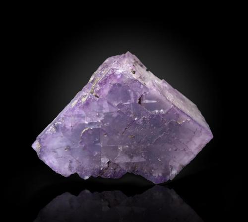 Fluorite<br />Lieth limestone Quarry, Klein Nordende, Elmshorn-Land, Pinneberg District, Schleswig-Holstein, Germany<br />40 x 25 x 20 mm<br /> (Author: SunYi)