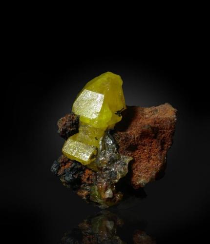 Mimetite<br />Neujahrsmaaßen Mine, Johanngeorgenstadt, Johanngeorgenstadt District, Erzgebirgskreis, Saxony/Sachsen, Germany<br />18 x 16 x 12 mm<br /> (Author: SunYi)