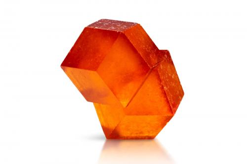 Spessartine<br />Estado Oyo, Nigeria<br />2.5 x 2 x 2 cm / main crystal: 1.8 cm<br /> (Author: MIM Museum)