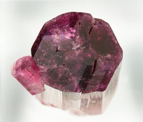 Elbaite<br />Beni Bouzra (Bni Bouzra), Chefchaouen Province, Tanger-Tetouan-Al Hoceima Region, Morocco<br />Specimen 2 x 1,5 cm in diameter<br /> (Author: Tobi)