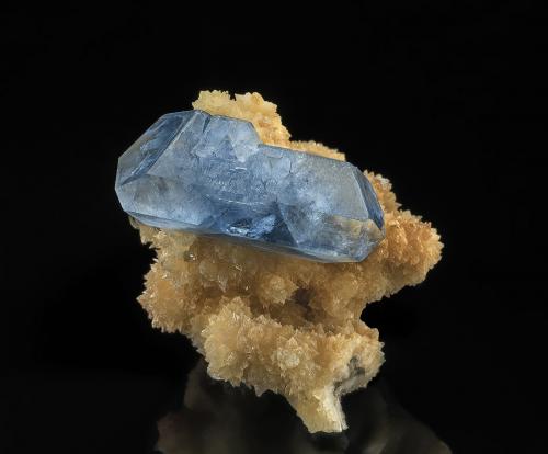 Celestine, Calcite<br />Laman deposit, Qala e Naw District, Badghis Province, Afghanistan<br />4.7 x 4.1 cm<br /> (Author: am mizunaka)