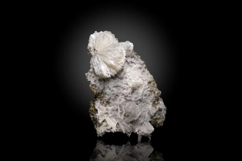 Bultfonteinite and Datolite (variety bakerite)<br />Shijiangshan Mine, Shijiangshan village, Yinwu, Linxi, Ulanhad League, Inner Mongolia Autonomous Region, China<br />75 x 50 x 25 mm<br /> (Author: SunYi)