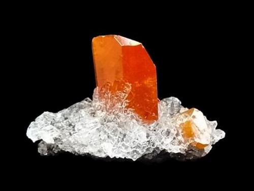 Wulfenite Red cloud mine Arizona 2,2cm (Author: parfaitelumiere)