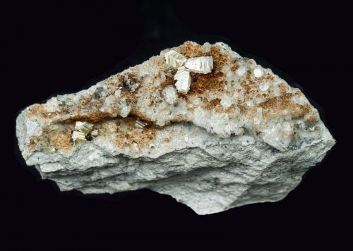 Weloganita [Weloganite]<br />Cantera Francon, Montréal, Distrito St. Michel, Condado Jacques Cartier, Québec, Canadá<br />4 x 2 cm.<br /> (Autor: Antonio P. López)