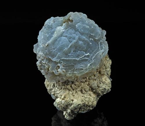 Quartz (variety chalcedony)<br />Tsugawa, Aga, Higashikambara District, Niigata Prefecture, Chubu Region, Honshu Island, Japan<br />8.0 x 5.8 cm<br /> (Author: am mizunaka)