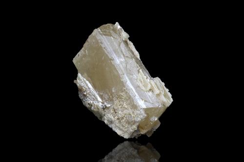 Stolzite<br />Sainte Lucie Mine, Saint-Léger-de-Peyre, Marvejols, Mende, Lozère, Occitanie, France<br />2.5 x 1 x 1.5 cm<br /> (Author: MIM Museum)
