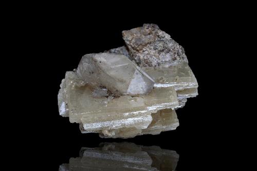 Stolzite<br />Sainte Lucie Mine, +15 level, Saint-Léger-de-Peyre, Marvejols, Mende, Lozère, Occitanie, France<br />3.5 x 2.5 x 3 cm / main crystal: 3.4 cm<br /> (Author: MIM Museum)