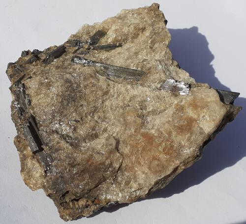 Rutile in Quartz<br />Valle Rauris, Rauris, Distrito Zell am See, Hohe Tauern, Salzburgo/Salzburg, Austria<br />9 x 8 cm<br /> (Author: Volkmar Stingl)