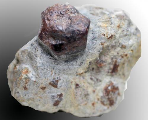 Almandino (Grupo Granate)<br />Bama Openpit (San Rafael Claim), Picón or Minas hill, San Vicenzo de Bama, Touro, Comarca Arzúa, La Coruña / A Coruña, Galicia / Galiza, Spain<br />50 x 43 x 27 mm.<br /> (Autor: José Luis Zamora)