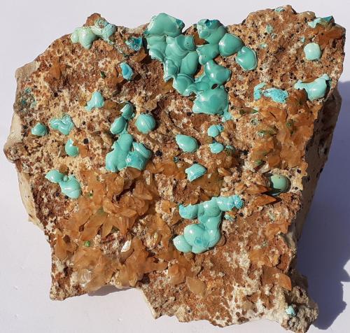 Chrysocolla, Calcite<br />Falkenstein, Schwaz, Brixlegg-Schwaz area, Schwaz District, Inn Valley, North Tyrol, Tyrol/Tirol, Austria<br />9 x 9 cm<br /> (Author: Volkmar Stingl)
