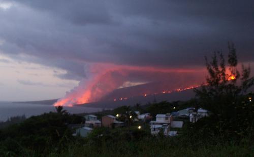 Erupción del Pitón de la Fournaise, abril de 2007.
Imagen: Aurélien Théau - Trabajo propio, Dominio público, 
https://commons.wikimedia.org/w/index.php?curid=1914787 (Autor: Frederic Varela)
