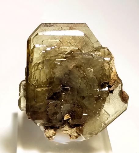 Barite<br />Warihuyn Hill, Puños, Miraflores District, Huamalíes Province, Huánuco Department, Peru<br />64 mm x 53 mm. Largest crystal size: 54 mm. Mass (weight): 91 g.<br /> (Author: Carles Millan)