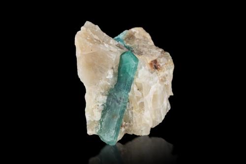 Grandidierite<br />Tranomaro Commune, Tranomaro-Maromby area, Amboasary District, Anosy Region, Madagascar<br />4 x 5.5 x 4 cm / main crystal: 3.5 cm<br /> (Author: MIM Museum)