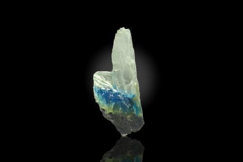 Stranskiite and Leiteite<br />Mina Tsumeb, Tsumeb, Región Otjikoto, Namibia<br />10 x 4 x 3 mm<br /> (Author: SunYi)