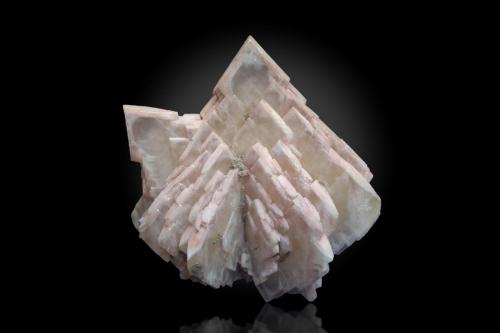 Baryte<br />Calcite Quarry, Holzen, Arnsberg, Sauerland, North Rhine-Westphalia/Nordrhein-Westfalen, Germany<br />65 x 60 x 30<br /> (Author: SunYi)