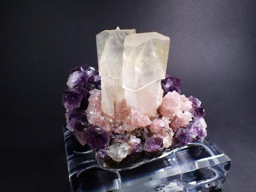 Calcite,  Quartz (variety amethyst)<br />Alto Uruguai Region, Rio Grande do Sul, Brazil<br />162 mm x 125 mm x 120 mm<br /> (Author: Don Lum)