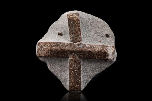 Staurolite<br />Pestsovye Keivy, Keivy Mountains, Kola Peninsula, Murmanskaja Oblast, Northern Region, Russia<br />9.5 x 9 x 3 cm / main crystal: 9.5 cm<br /> (Author: MIM Museum)