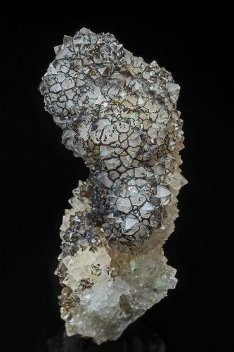 Quartz, Malachite<br />It Mine, Kasaan Peninsula, Prince of Wales Island, Ketchikan District, Prince of Wales-Hyder Census Area, Alaska, USA<br />9.8 x 4.5 cm<br /> (Author: am mizunaka)