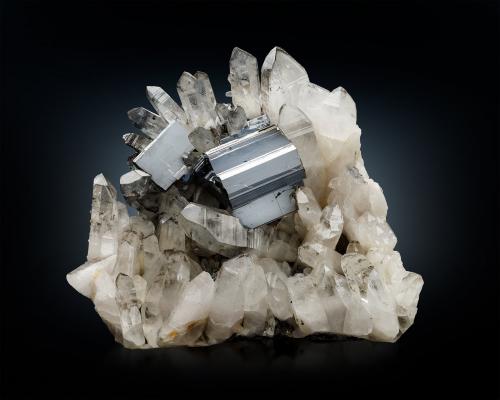 Bournonite<br />Yaogangxian Mine, Yizhang, Chenzhou Prefecture, Hunan Province, China<br />14 x 10 x 10 cm / main crystal: 4.3 cm<br /> (Author: MIM Museum)