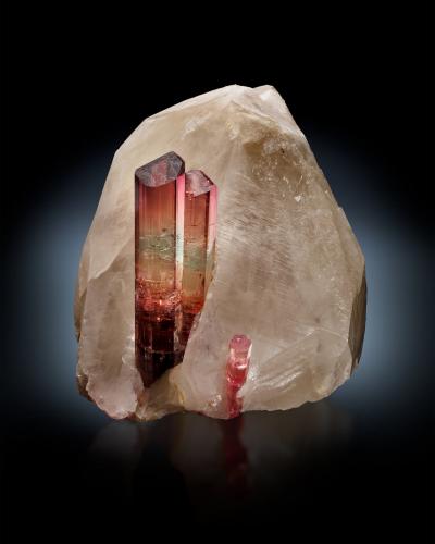Elbaite<br />Morro Redondo Mine, Coronel Murta, Vale do Jequitinhonha, Minas Gerais, Brazil<br />12.5 x 18 x 14 cm / main crystal: 10.7 cm<br /> (Author: MIM Museum)