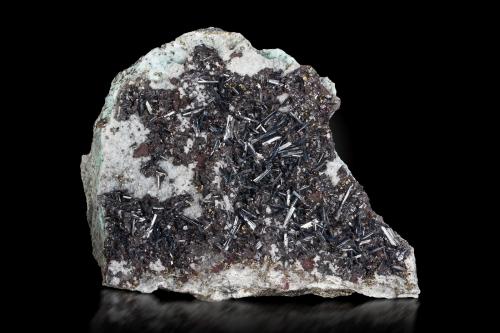 Hutchinsonite<br />Quiruvilca District, Santiago de Chuco Province, La Libertad Department, Peru<br />9.5 x 10 x 6.5 cm / main crystal: 1.1 cm<br /> (Author: MIM Museum)