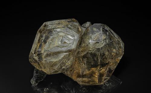 Quartz (variety smoky quartz)<br />Treasure Mountain Diamond Mine, Little Falls, Herkimer County, New York, USA<br />9.8 x 9.6 cm<br /> (Author: am mizunaka)