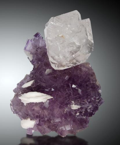Cuarzo, Fluorita, Barita<br />La Cabaña, Valdelmar, zona minera de Berbes, Berbes, Ribadesella, Comarca Oriente, Principado de Asturias (Asturias), España<br />13 x 9c cm, cristal de cuarzo 6cm<br /> (Autor: Raul Vancouver)