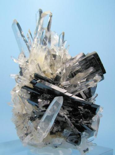 Hübnerite, quartz
Mundo Nuevo mine, Huamachuco, Sánchez Carrión, La Libertad, Peru
84 mm x 57 mm (Author: Carles Millan)