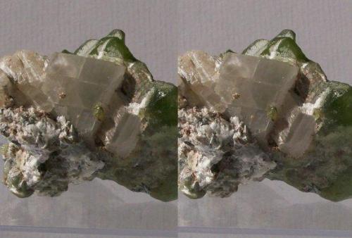 Olivine series, Forsterite var.Peridot with Calcite; Sapat Gali (Soppat), Kohistan, Pakistan.
50x35x33mm, 56g. GN’s collection id 09PKOcm01.
Taken in direct sunlight. Stereo pair. (Author: Gerhard Niklasch)