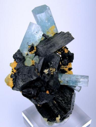 Beryl, tourmaline (schorl)
Erongo Mountain, Usakos and Omaruru Districts, Erongo Region, Namibia (Author: Carles Millan)