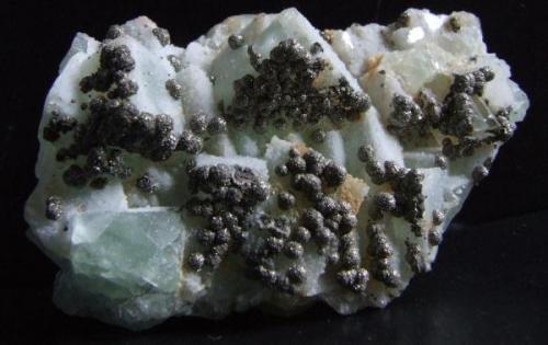 Mint green fluorite with chalcopyrite and quartz 62 x 30 mm (Author: nurbo)
