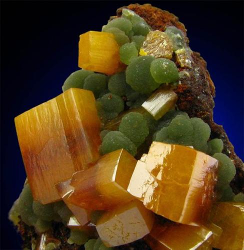 Wulfenite/Mimetite from Ojuela Mine, Level 7, La Campana, Mexico. Width of view 3.5 cm. (Author: Montanpark)