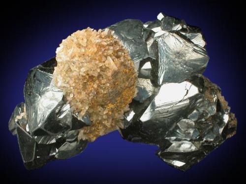 Hematite, quartz
Rio Marina, Isola d’Elba, Livorno, Toscana, Italy
65 mm x 45 mm x 40 mm (Author: Carles Millan)