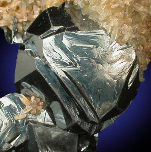 Hematite, quartz
Rio Marina, Isola d’Elba, Livorno, Toscana, Italy
65 mm x 45 mm x 40 mm

Close up (Author: Carles Millan)