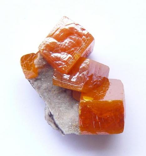 Wulfenite from Los Lamentos, Mexico.
2,8cm (Author: parfaitelumiere)