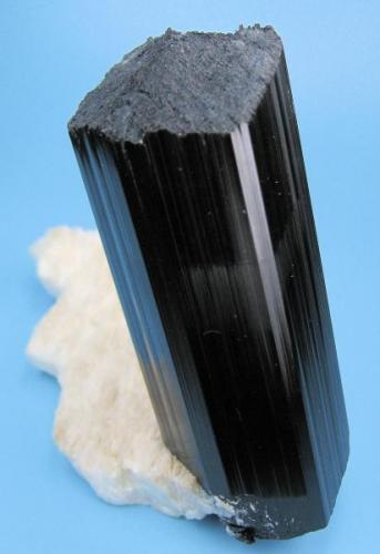 Tourmaline (schorl), feldspar
Shigar Valley, Skardu District, Gilgit-Baltistan, Pakistan
Crystal size: 88 mm tall, 37 mm wide (Author: Carles Millan)