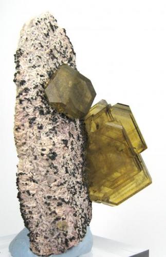 Barite, dolomite
Cerro Huarihuyn, Miraflores, Huamalíes Province, Huánuco Department, Peru (Author: Carles Millan)