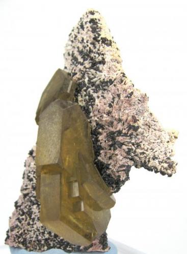 Barite, dolomite
Cerro Huarihuyn, Miraflores, Huamalíes Province, Huánuco Department, Peru (Author: Carles Millan)