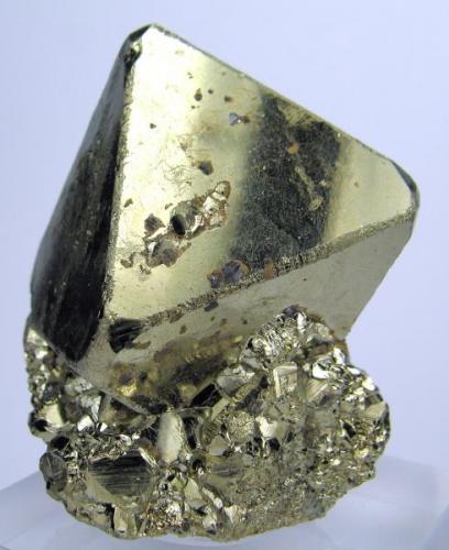 Pyrite
Mina Huanzala, Huallanca, Dos de Mayo, Huánuco, Peru
64 mm x 56 mm. Main crystal: 52 mm tall, 42 mm on edge (Author: Carles Millan)