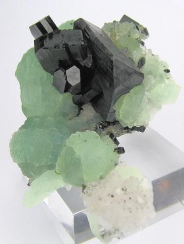 Babingtonite, prehnite, quartz
Qiaojia, Zhaotong, Yunnan, China
71 mm x 55 mm. Major crystal size: 22 mm on edge (Author: Carles Millan)