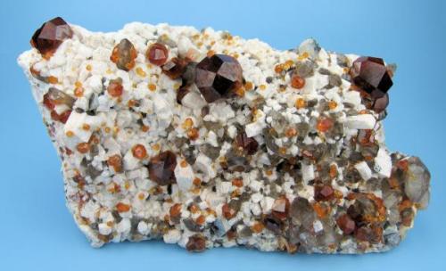 Spessartine, orthoclase, quartz
Wushan Spessartine Mine, Tongbei, Yunxiao Co., Zhangzhou Prefecture, Fujian Province, China
93 mm x 49 mm x 36 mm

Full view (Author: Carles Millan)