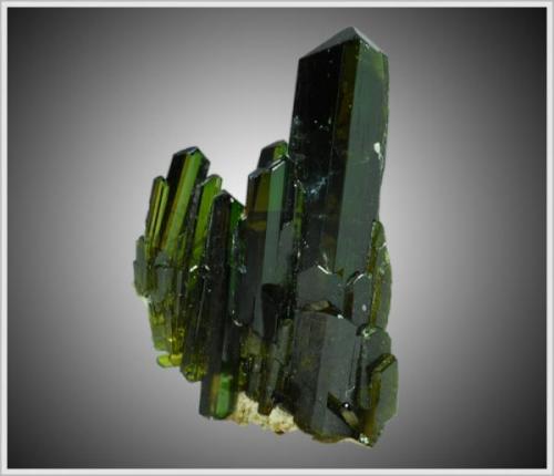 Epidote  - Söllnkar - Austria - thumbnail - found on my own (Author: jaysminerals)