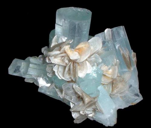 Beryl, muscovite
Chumar Bakhoor, Hunza Valley, Nagar, Gilgit-Baltistan, Pakistan
100 mm x 70 mm. Main beryl crystal size: 22 mm wide

With different background and light source (Author: Carles Millan)