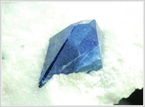 59_benitoite_3.jpg (Author: jaysminerals)