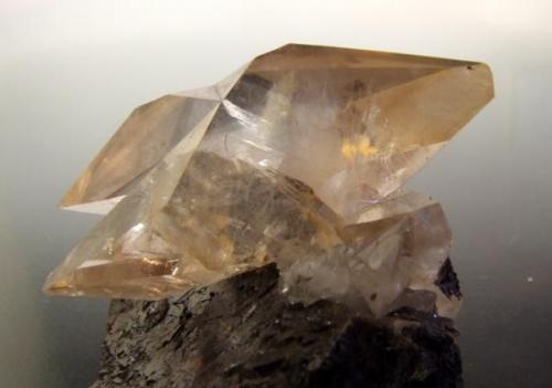 Calcite (twinned) on Sphalerite
Elmwood. Tennesse. USA
4.8cm (Author: Jon Mommers)